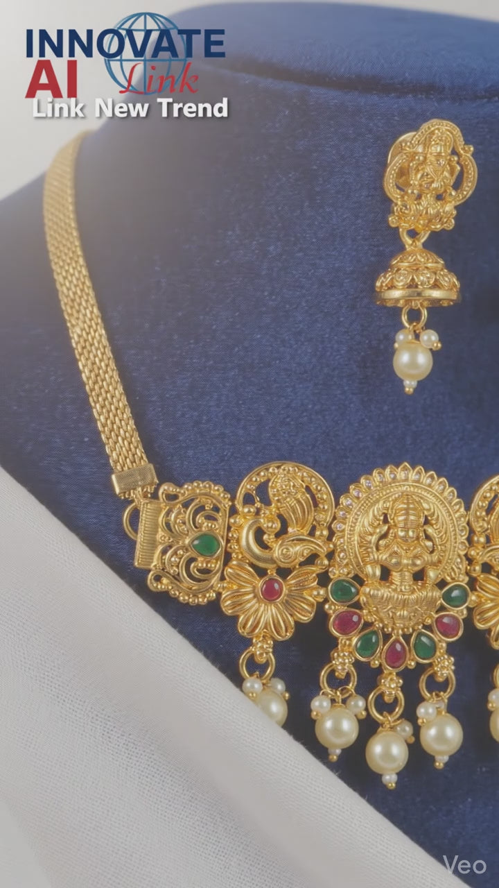 Load video: Devi Engraved Necklace Set